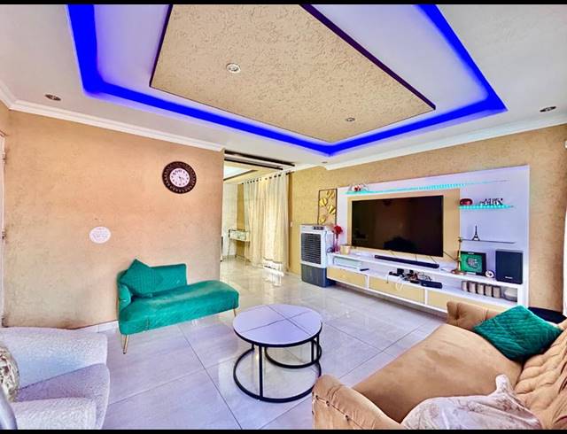 3 BEDROOM HOUSE FOR SALE IN THE ORCHARDS